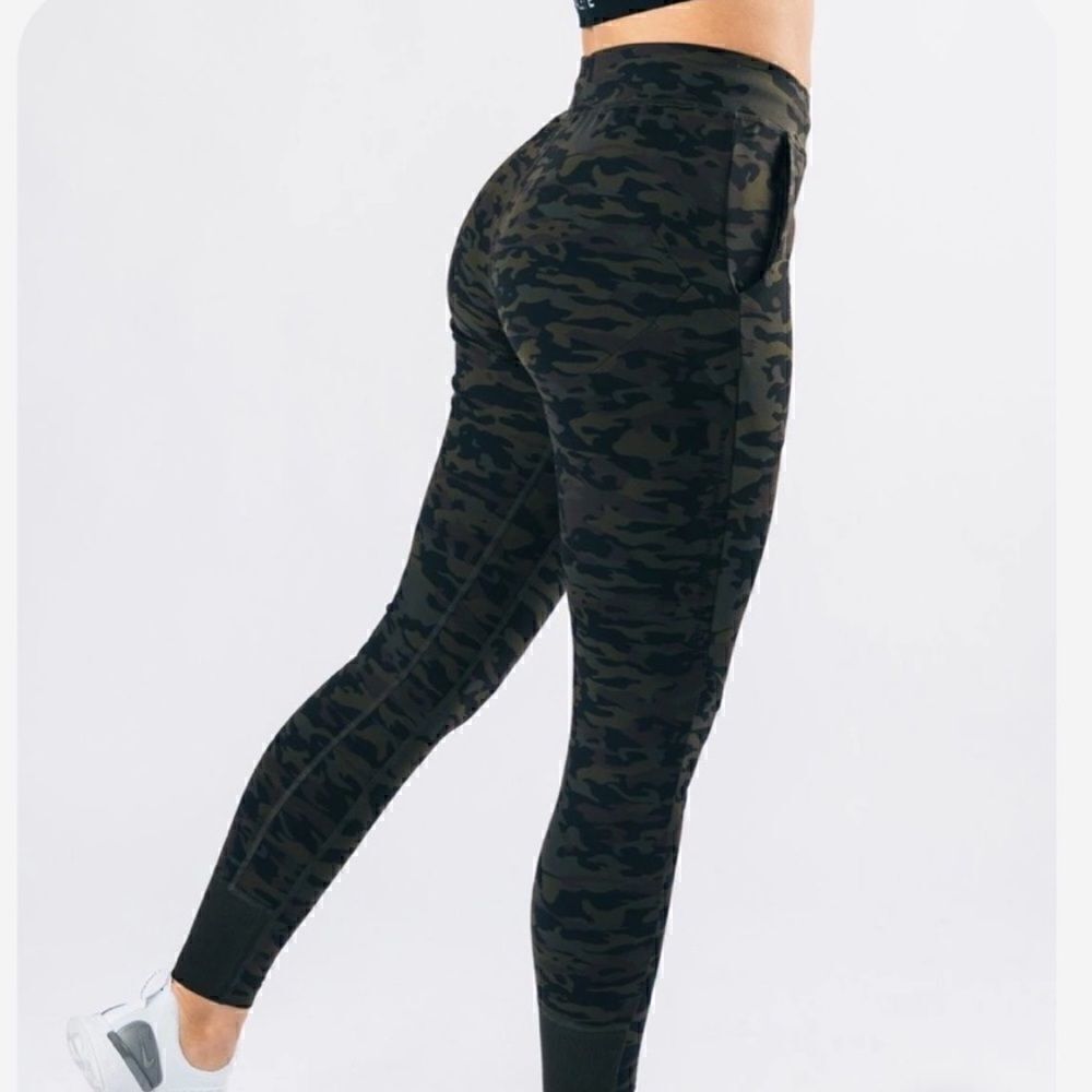 Alphalete Pro Elite Green Camo Jogger Pants